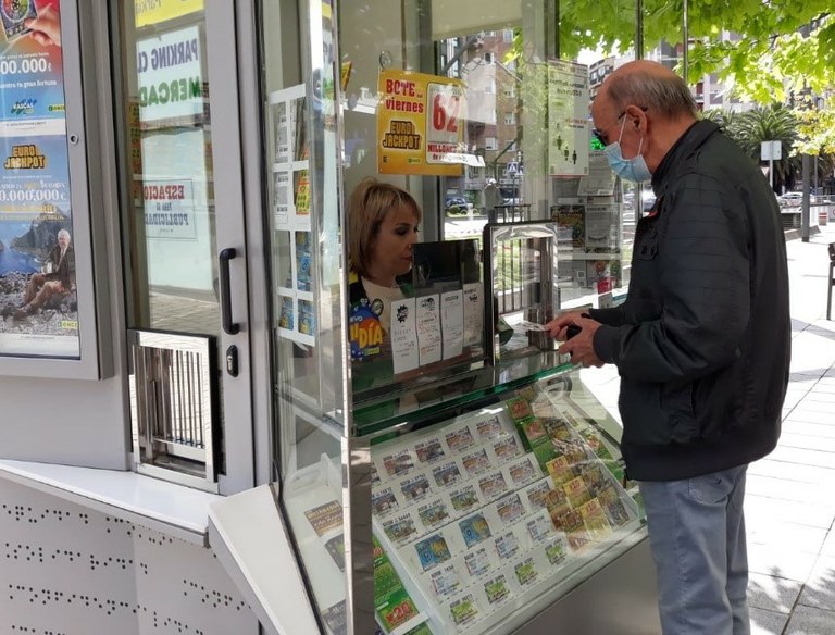 Pilar Baltanas en su kiosco
