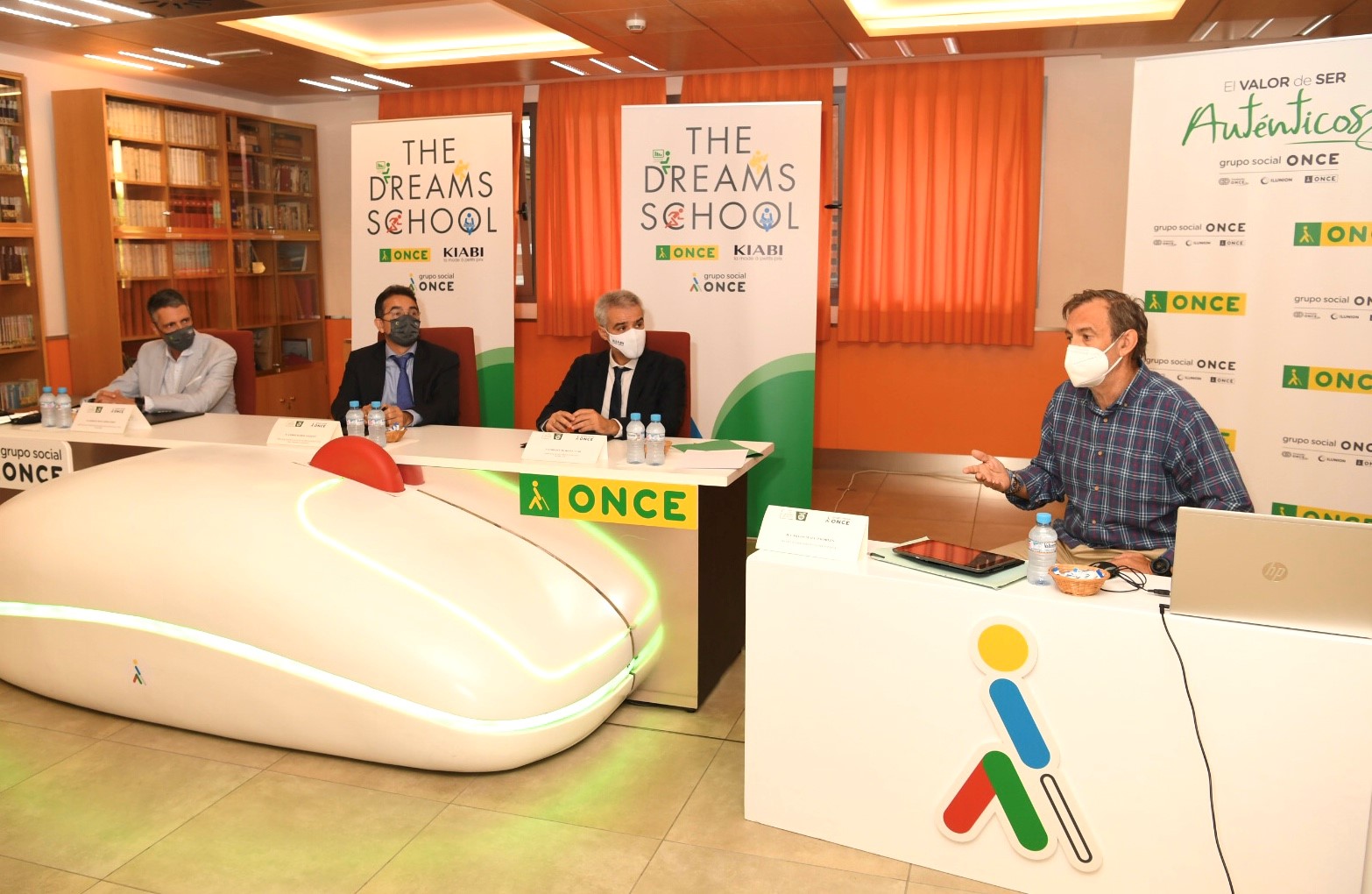 Momento dela presentación del Proyecto en la sala de Biblioteca del CRE de Madrid
