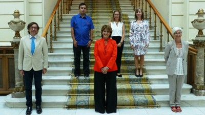 Dolores Delgado (en el centro), y el presidente de Plena Inclusión, Santiago López (a la izquierda), junto a  la fiscal de sala coordinadora para la protección de personas con discapacidad y mayores, María José Segarra, a la derecha, en primera fila.