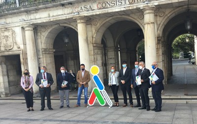 Responsables de la ONCE junto a las autoridades municipales de Burgos junto al ONCELIO