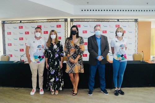 Foto de familia de la presentación del proyecto Relevo Paralímpico Canarias