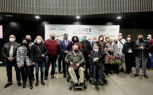 Foto de familia de los trabajadores jubilados en Euskadi