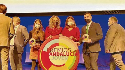 Laura Diepstraten posa junto al resto de premiados