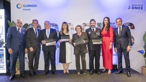 Lso repsonsables de Ilunion Hotels con todos los galardonados