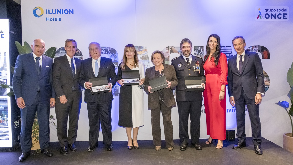 Lso repsonsables de Ilunion Hotels con todos los galardonados