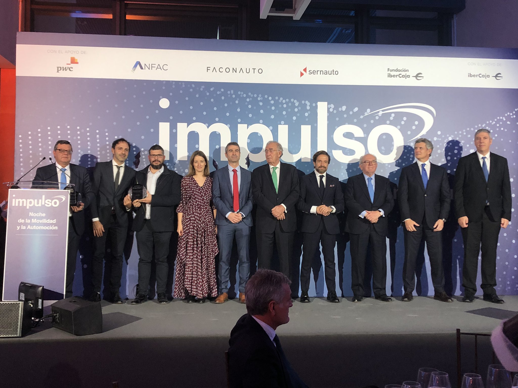 Foto de familia de los galardonados con los Premios Impulso