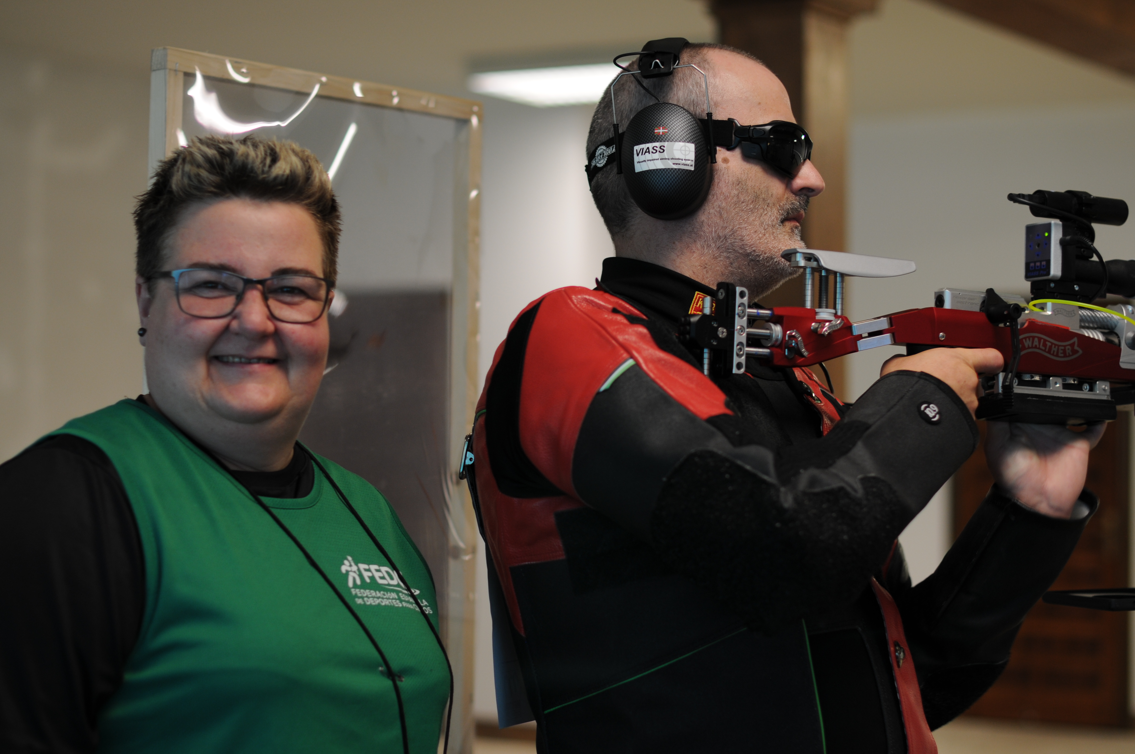 Ager Solabarrieta, campeón de 'tiro olímpico adaptado' con su mujer y guía Maite Badiola