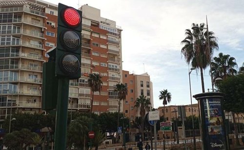 Semáforo de Almería. Foto / Ideal de Almería