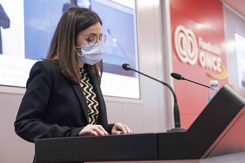 Beatriz Mateos durante su intervención en nombre de los becados