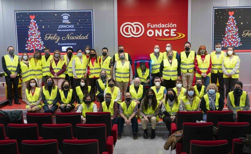 Foto de familia de los participantes en el acto