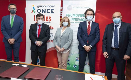 Foto de familia de todos los participantes en la firma del convenio
