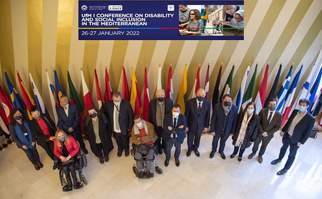 Foto de familia de los participantes en la Conferencia