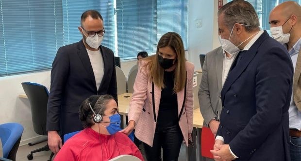 Momento de la visita de Enrique López