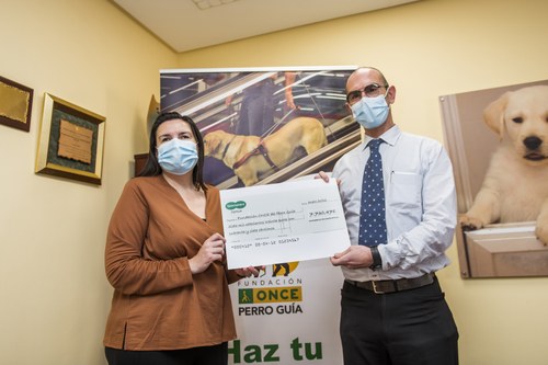 Acto de entrega de la donación de Specsavers