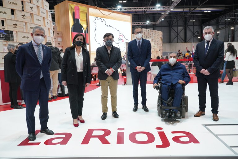 Foto de familia de los responsables del gobierno de La Rioja y del Grupo Social ONCE