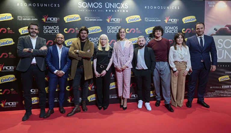 Foto de familia de la presentación de la película Somos Unicxs