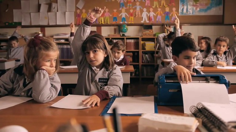 Niño ciego en un aula. Fotograma del corto 'Los colores de las flores'