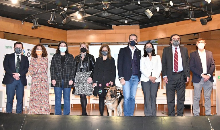 Foto de familia de todos los participantes en el seminario