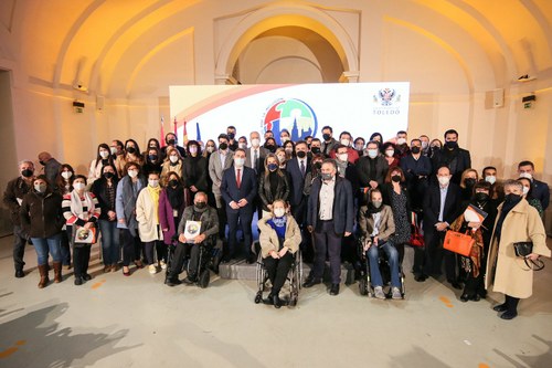 Foto de familia de todas las entidades firmantes del Pacto por la Inclusión de Toledo