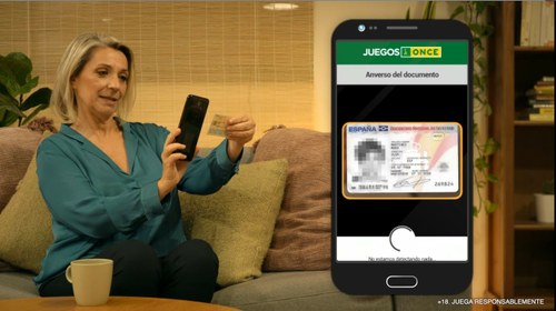 Captura de pantalla del vídeo sacando foto DNI