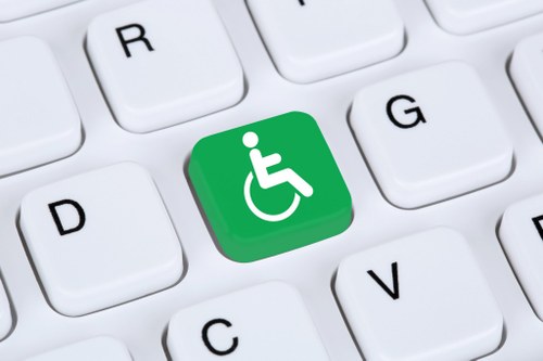 Teclado de ordenador con una tecla alusiva a personas con discapacidad