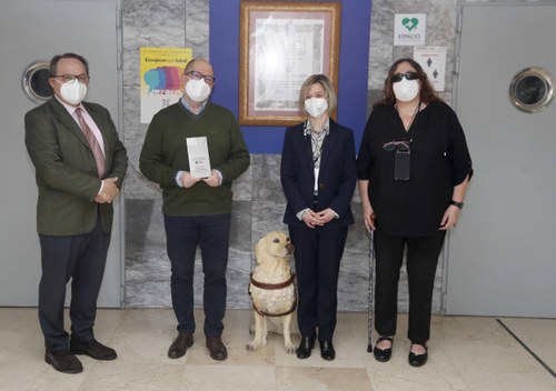 Foto de familia de los participantes en la inauguración