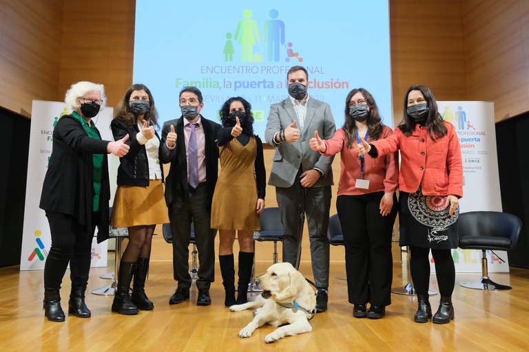 Foto de familia de todos los intervinientes en la clausura de las jornadas