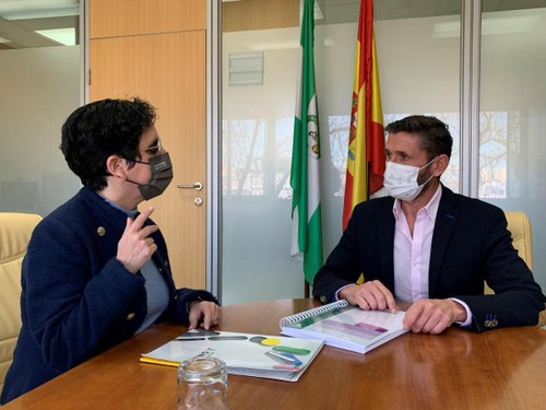 Isabel Viruet y Ángel Mora en la sede de la Consejería de Igualdad, Políticas Sociales y Conciliación
