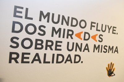 Cartel de El Mundo fluye