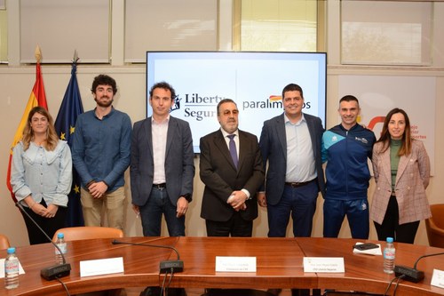 Foto de familia, de izquierda a derecha: Susana Gaytán, Pedro López, Santos Suárez, Miguel Carballeda, Juan Miguel Estallo, Jonatan Orozco y Sara Miret