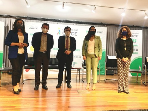 Foto de familia de los participantes en el seminario