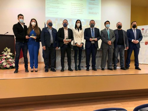 Foto de familia de todos los galardonados y los organizadores