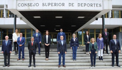 Jurado de los Premios Nacionales del Deporte en la entrada del  Consejo Superior de Deportes