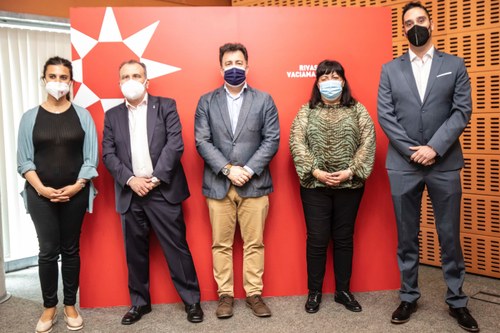 Foto de familia de todos los participantes