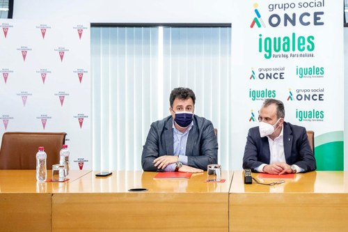 Pedro del Cura y Luis Natalio Royo durante la firma del convenio