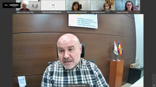 Luis Cayo Pérez durante el acto de presentación del libro