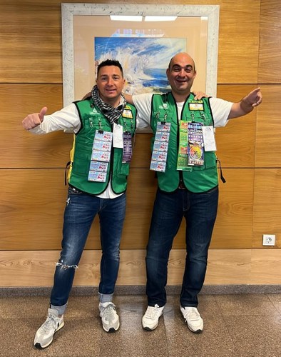 Juan Rodríguez y Javier Pascual, vendedores de la ONCE que han repartido Sueldazos en Boqueixón y Santiago de Compostela