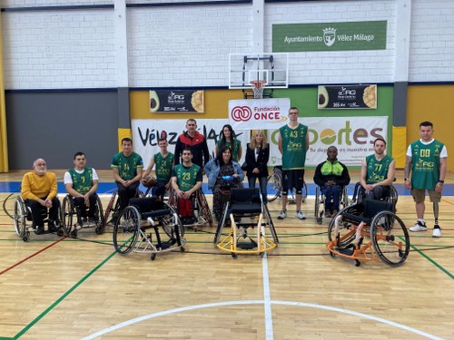 Acto de donación de las sillas en Málaga