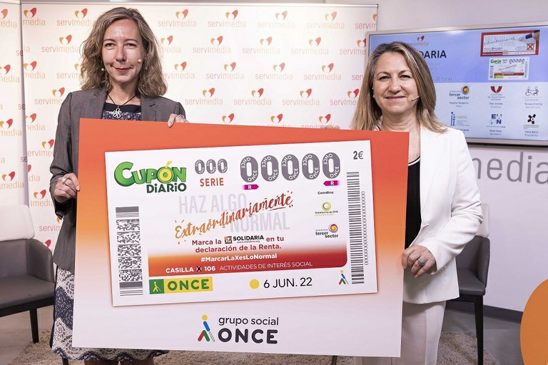 Sanz y Besteiro muestran el segundo cupón de la ONCE dedicado a la X Solidaria