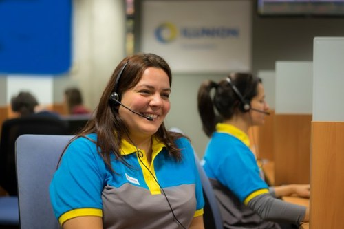 Trabajadora de Ilunion del servicio de Teleasistencia