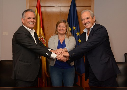 Gómez Blazquez, Bellorín y Barcos en el acto de la firma del acuerdo