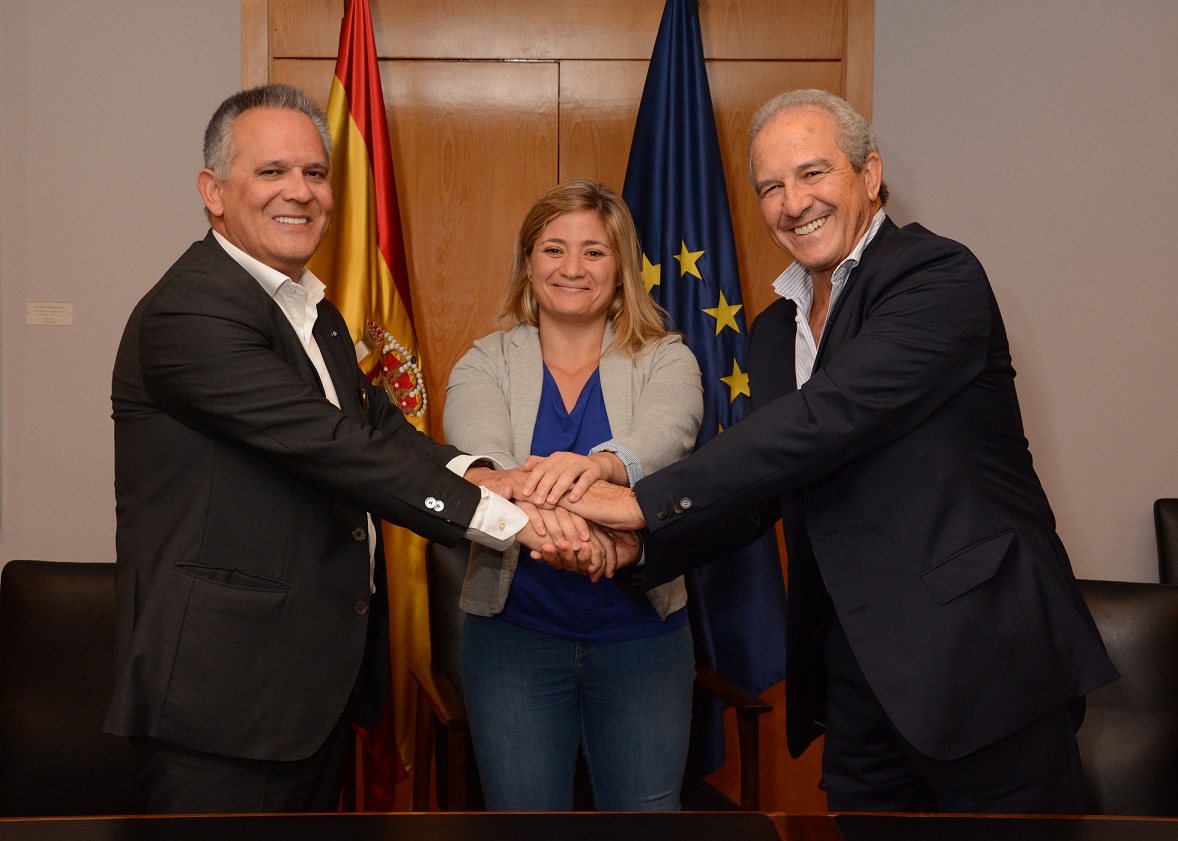 Gómez Blazquez, Bellorín y Barcos en el acto de la firma del acuerdo