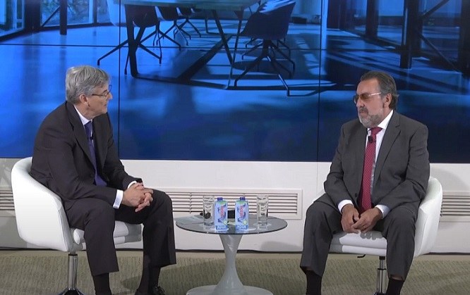 Fernando Ruiz, presidente de SERES, y Miguel Carballeda, durante su charla