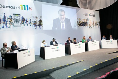 Mesa de clausura del CCG con los máximos responsables del  Grupo Social ONCE durante la intervención de Carballeda