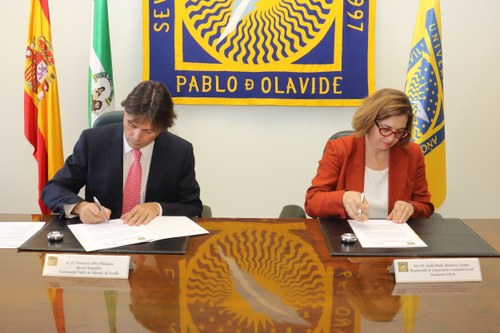 Momento de la firma entre UPO y Fundación ONCE