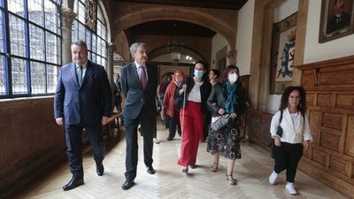 Momento de la visita a la exposición fotográfica / Agencia de noticias y contenidos multimedia de Castilla y León