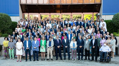 Foto de familia de todos los asistentes presenciales al CCG