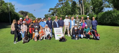 Todos los participantes en la actividad de Golf para personas ciegas