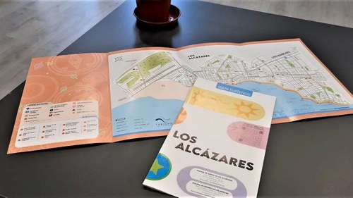 Folleto de Los Alcázares en braille