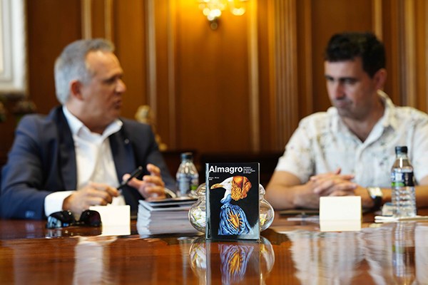 Ángel Luis Gómez e Ignacio García en un momento de la firma